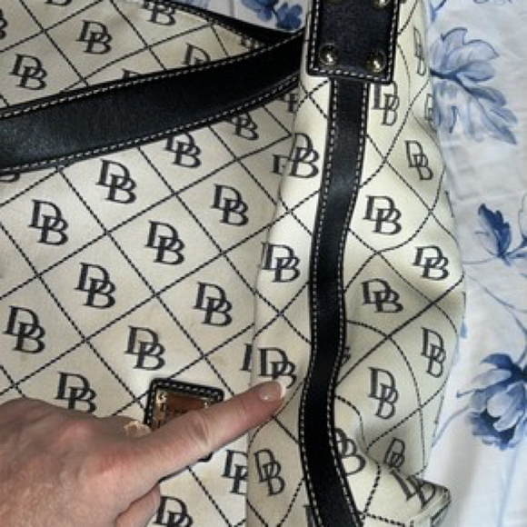 Dooney & Bourke White Black Quilt Logo Canvas Shoulder Bag Handbag Tote - Picture 5 of 14